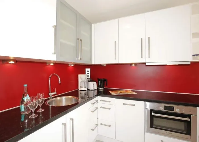 Bismarckstrasse 5a, App 3 *